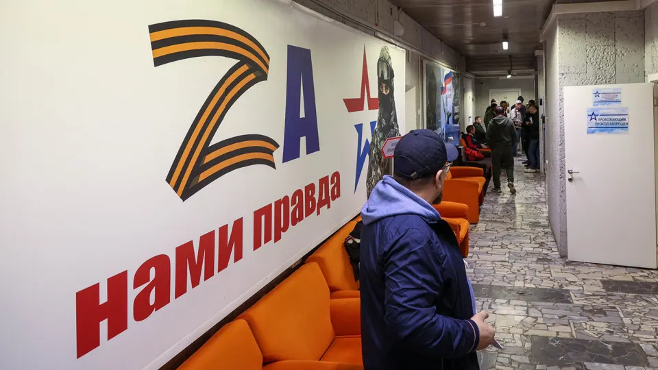 Губернаторский указ ограничил компенсации за жильё и коммунальные услуги только самими участниками СВО; снизили возраст приоритетного обеспечения вещами для младенцев и увеличили единовременную выплату за подписание контракта до 2,3 млн рублей на фоне дефицита бюджета.