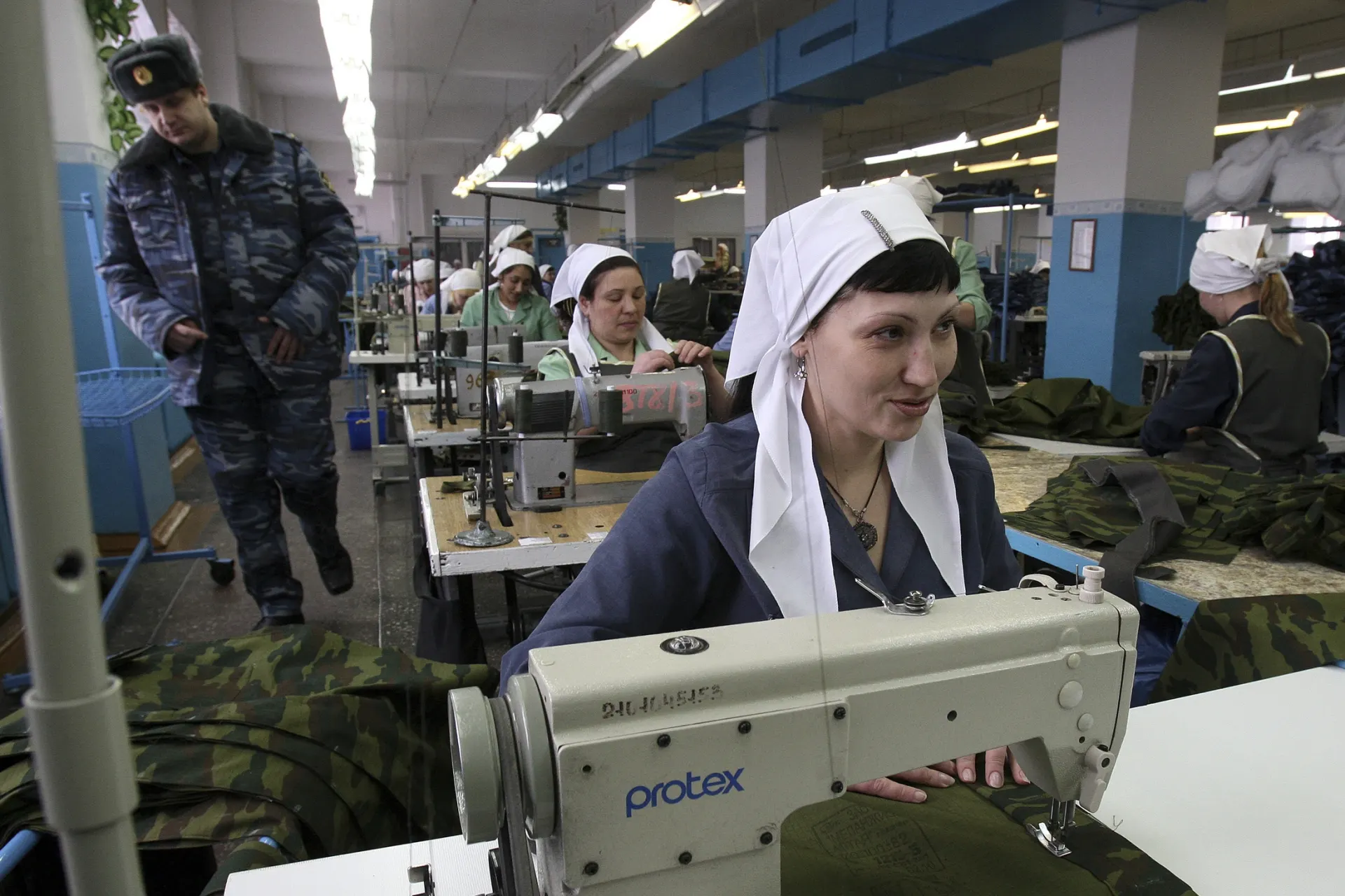 С 2021 по 2025 год бюджетные расходы на деятельность ФСИН увеличились с 346,4 млрд до 485,7 млрд рублей (рост на 40%), тогда как численность содержащихся в ведомстве сократилась примерно на 160–180 тысяч человек.