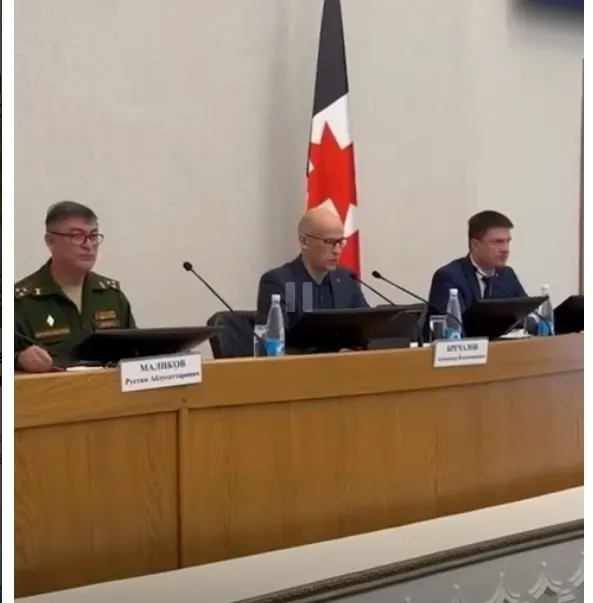 Власти республики объявили о формировании региональных подразделений Боевого армейского резерва (БАРС) для усиления подавления беспилотных аппаратов. С начала апреля Минобороны несколько раз объявляло об опасности дронов и ракет, а одна цель была сбита у промышленного объекта.