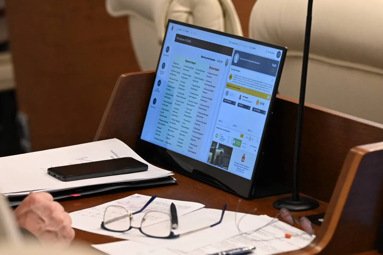 Законопроект принят в первом чтении: демобилизованные смогут оформить соцконтракт без учёта дохода семьи, а супруги участников СВО с инвалидностью I–II групп также смогут претендовать на поддержку. Также планируют продлить компенсации ЖКУ для работников в сельской местности до конца 2029 года.