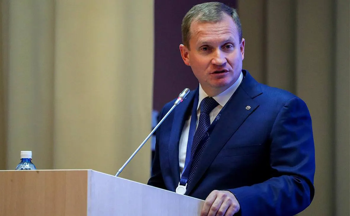 В феврале 2025 года Вячеслав Вахрин заключил контракт с Минобороны и был освобождён из-под стражи; уголовное дело о взятке приостановлено. В базах военнослужащих он фигурирует как командир взвода штурмовой роты, а предполагаемый даватель взятки Алексей Гоцык — как оператор в мотострелковом полку.