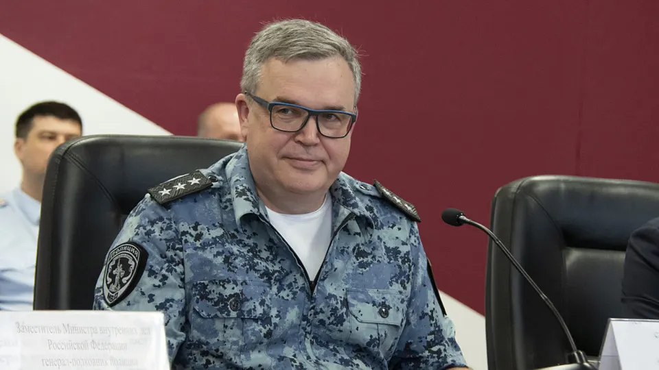 Президент назначил заместителем министра обороны генерал‑полковника полиции Виталия Шулика. Савельев, курировавший цифровизацию военного ведомства и реестр военнообязанных, уходит «на другую работу».