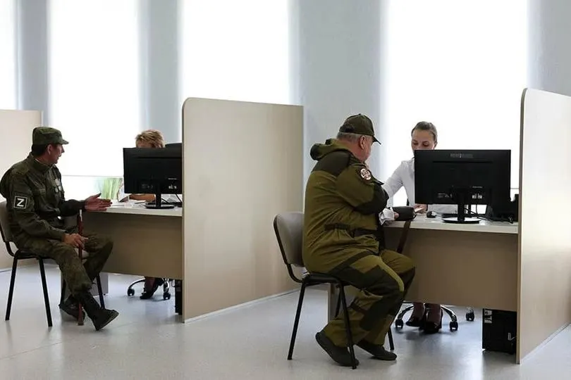 Кабинет министров РТ вынес на обсуждение законопроект о штрафах до 100 тыс. рублей для работодателей, не выполнивших квоту на приём участников специальной военной операции. Документ проходит антикоррупционную экспертизу; при принятии он может вступить в силу с 1 января 2027 года.