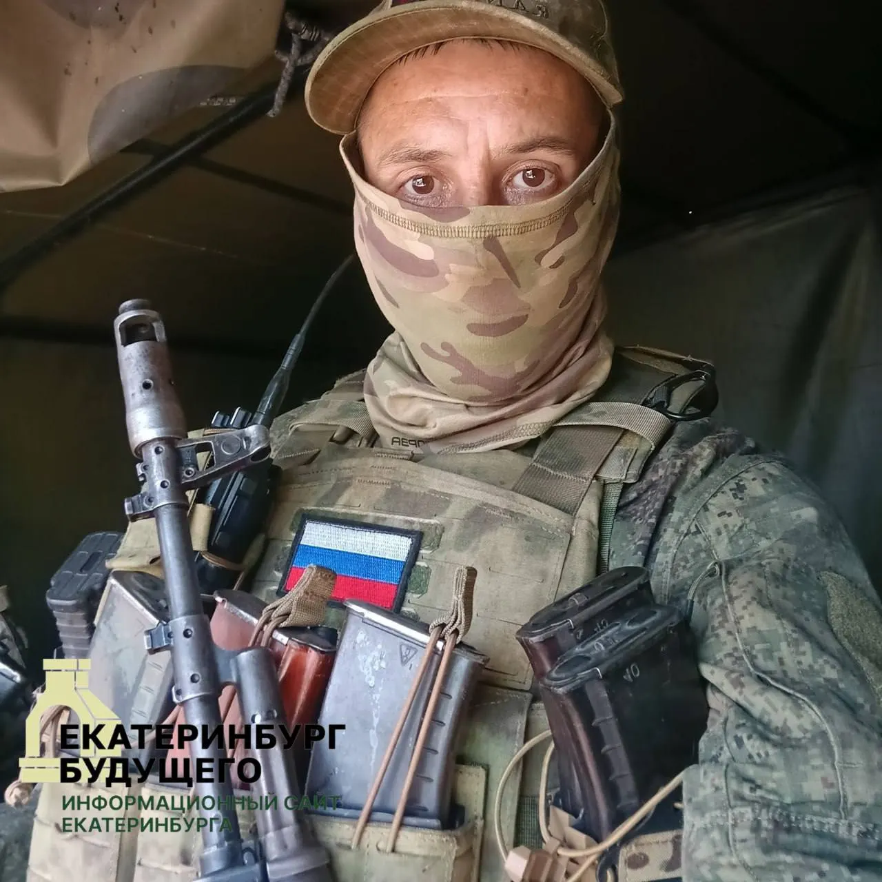 41-летний мужчина, обвиняемый в убийстве бывшей жены в Екатеринбурге, вышел из СИЗО, заключил контракт с Минобороны и направлен на фронт; ранее у него были несколько судимостей.