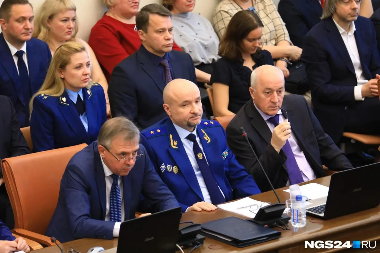 Распоряжение об отставке подписано 1 июня: Солодков покинул должность по собственному желанию. Ранее он курировал вопросы призыва, мобилизации и взаимодействия с силовыми структурами.