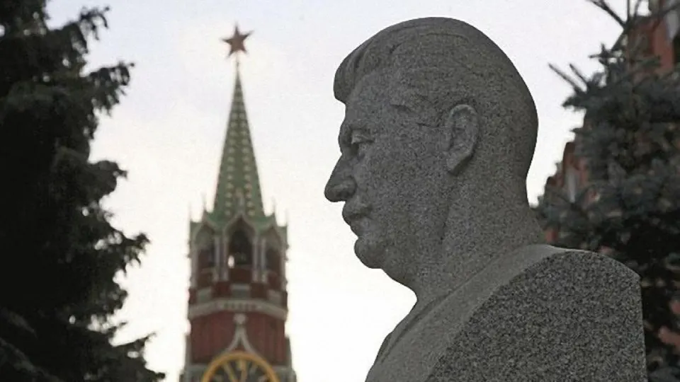 Длительное отсутствие главы Центробанка на публичных мероприятиях и пропуск экономического форума породили слухи о возможных кадровых перестановках — от смены руководства ЦБ до ротации правительства и перехода к мобилизационной экономике.