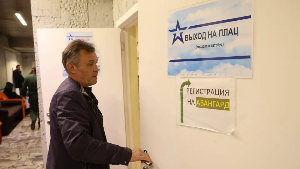 В ряде субъектов РФ увеличили единовременные выплаты за заключение контракта с Минобороны и начали платить за привлечение рекрутов. Максимальные суммы достигают около 4,1 млн руб.
