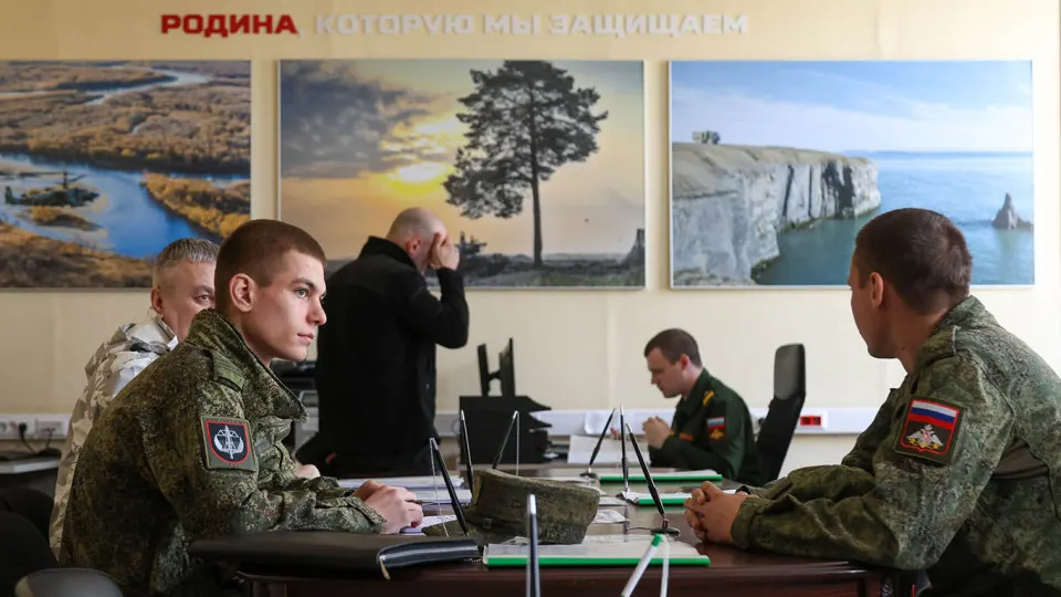 С 2023 года число новых рекламных и кадровых агентств резко выросло — многие из них задействованы в схемах поиска контрактников, получают бюджетные и частные вознаграждения и действуют через сеть рекрутеров.