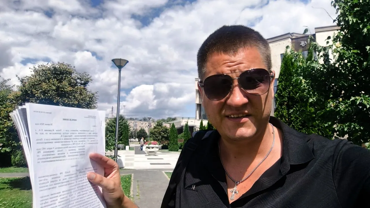 Блогер Станислав Морозов задержан 1 июля, против него возбуждено уголовное дело по ч. 2 ст. 280 УК РФ за призывы к насилию в записи от 6 июня. Сейчас он остаётся под подпиской о невыезде, ему грозит до пяти лет лишения свободы.