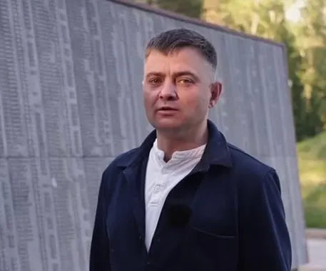 В Северске ГАИ передала военной полиции участника боевых действий и кандидата от КПРФ Александра Губина. Ему вменяют самовольное оставление части, задержание партия считает политически мотивированным.