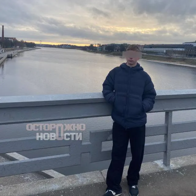 Согласно показаниям родственников и подруги, 17‑летнего Антона из Пскова вынудили подписать военный контракт при попытке отчислиться из колледжа; сейчас его семья жалуется в правоохранительные органы, а молодого человека готовят к отправке в зону СВО.