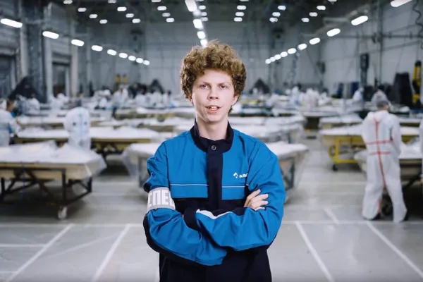 С весны 2026 года тактический симулятор «Битва Дронов: Украина» продвигают в соцсетях — игра задействована в отборе участников и наборах на вакансии в проектах ОЭЗ «Алабуга» и колледжа «Алабуга Политех».