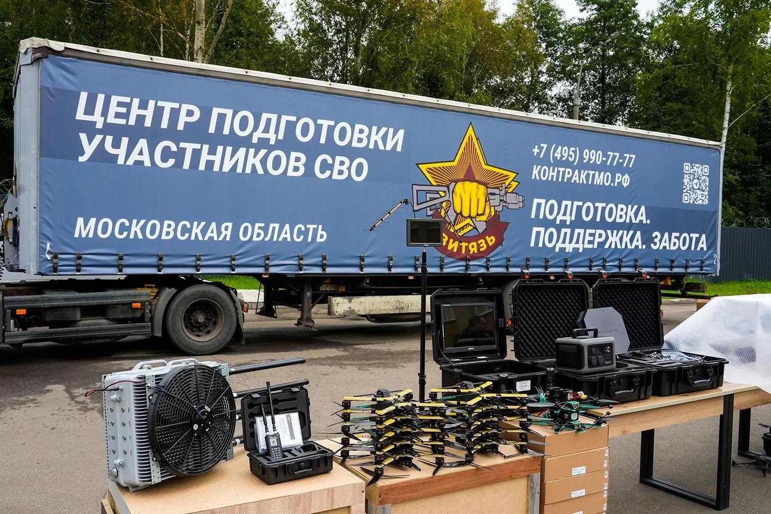 Правительство Московской области направило более 3,3 млрд рублей на единовременные выплаты мобилизованным, добровольцам и контрактникам; всего регион увеличил связанные с войной выплаты более чем на 5 млрд рублей.