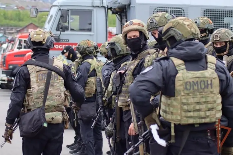 В проекте приказа ведомству поручают заранее готовить личный состав, объекты и имущество к защите в период мобилизации, при действии военного положения и в военное время. Поправки расширяют задачи по эвакуации и включают военнослужащих в круг подлежащих защите и эвакуации.