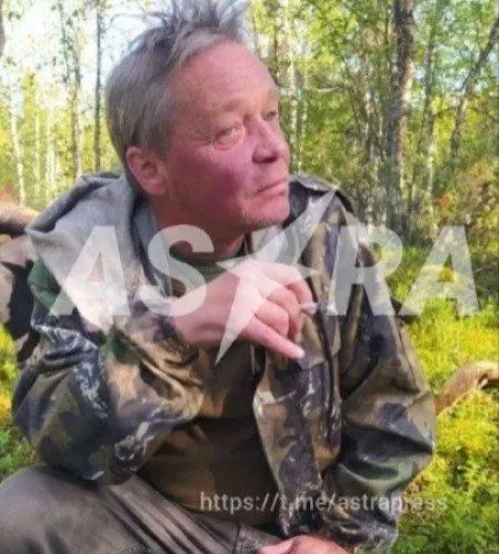 59‑летний инвалид с сердечным заболеванием и отсутствием голоса погиб спустя месяц после призыва на фронт. По словам родственников, отец подписал контракт под давлением и уехал без вещей.