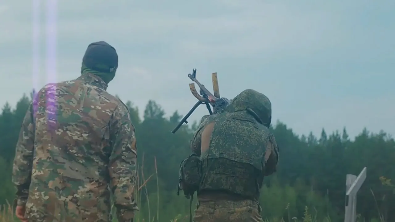 Региональные власти объявили о наборе в мобильные огневые группы; участники проходят двухнедельное обучение и несут службу в регионе.