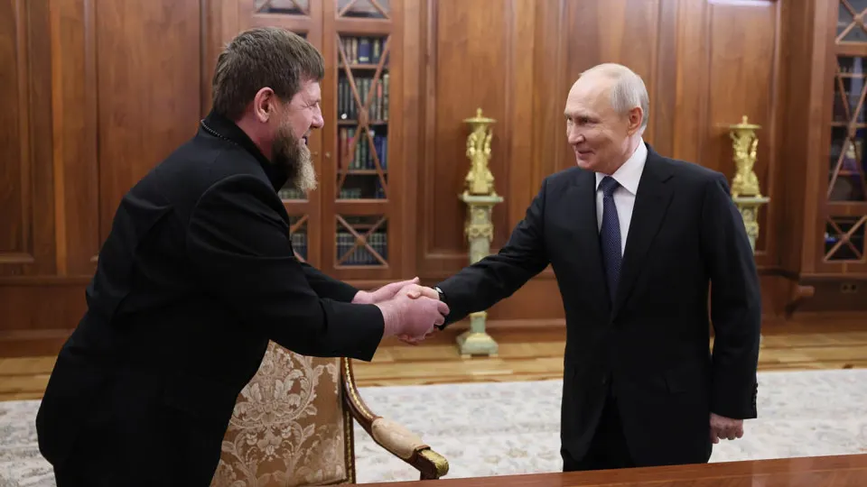 Глава Чечни заявил, что республика не направляет на украинский фронт значимую часть местного населения и призвал сохранять осторожность в отношении войны.