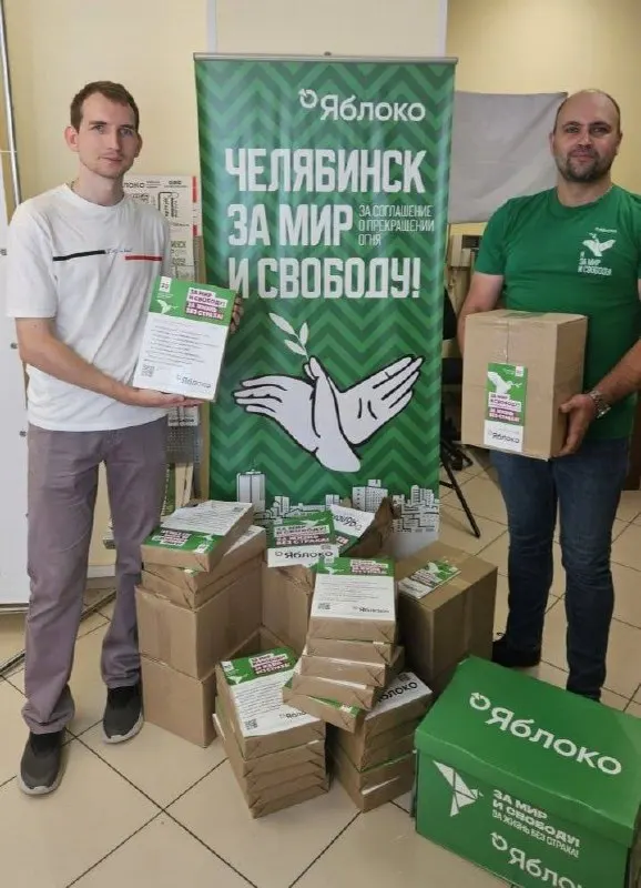 В Челябинске штаб движения расширил график работы на субботы и воскресенья: можно получить агитационные материалы, подать заявление на вступление и присоединиться к кампании.