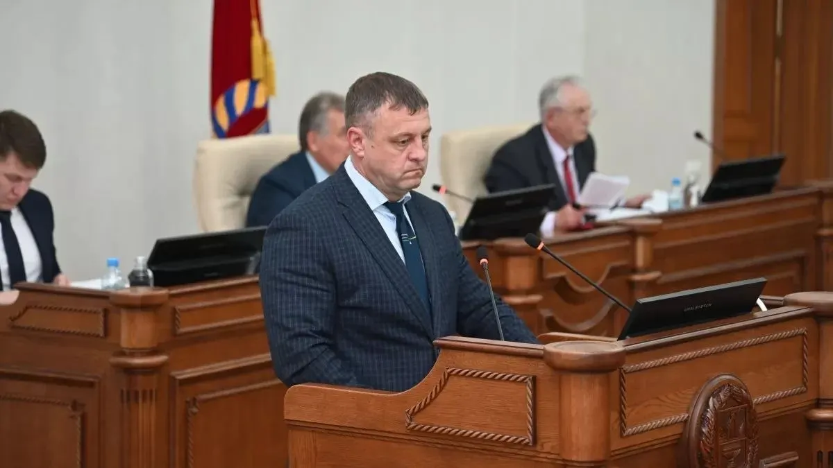 Бывший руководитель департамента внутренней политики Алтайского края направляется на военную службу. Производство по делу временно приостановлено; предмет споров между судами решён в пользу переноса дела в Завьяловский район.
