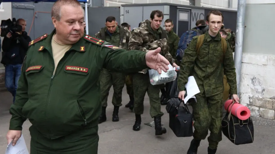 Правительство предложило ужесточить наказания за несоблюдение решений по мобилизации и удовлетворению потребностей армии и населения, с возможной приостановкой деятельности нарушителей.