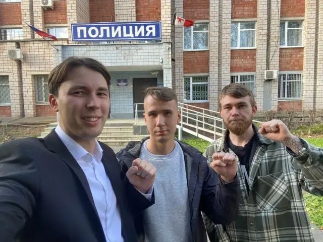 Трое наблюдателей от КПРФ задержаны по делу об агитационной активности; сегодня их должны привести к суду, а избирательные органы продолжают работу.