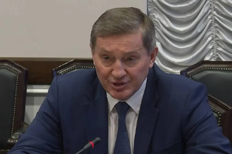Глава региона предложил перенести молодежный фестиваль на 2027 год и направить освободившиеся средства на помощь участникам операции, подчеркнув необходимость сосредоточиться на безопасности и развитии.