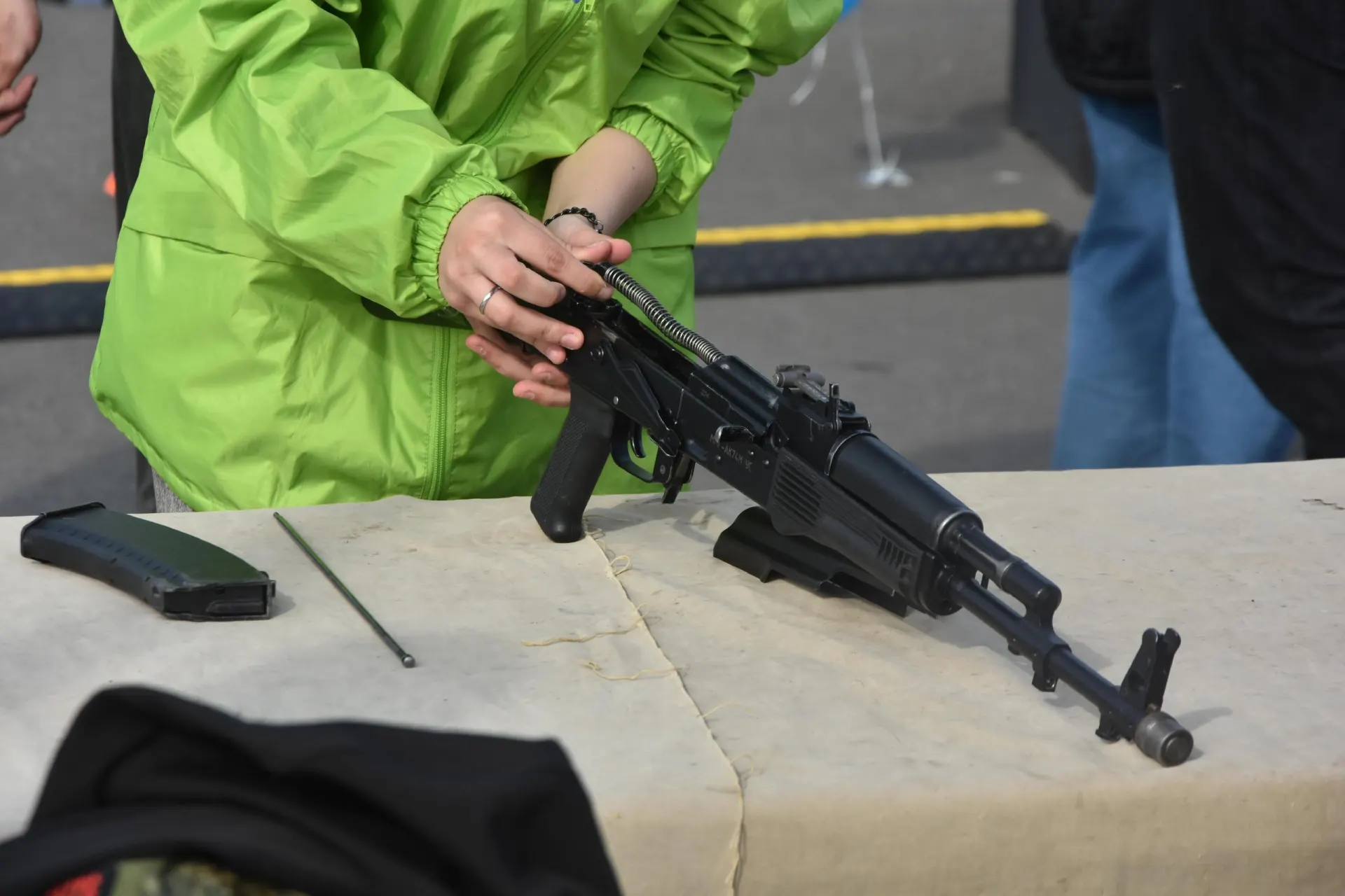 В школах увеличат часы занятий военной подготовкой в рамках подготовки к службе.