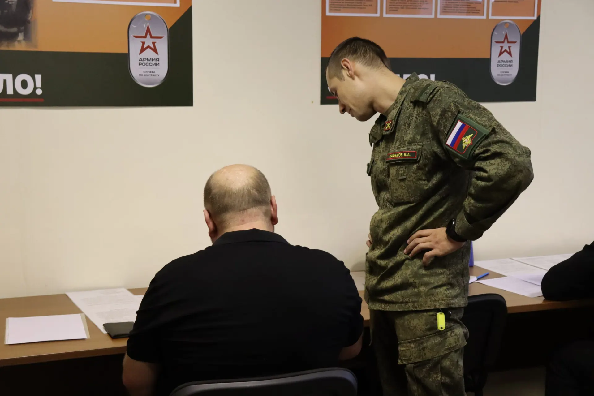 В нескольких регионах изменили размер единовременных выплат контрактникам и выплат родственникам погибших, что вызвало дискуссии о причинах — бюджете и возможности мобилизации.