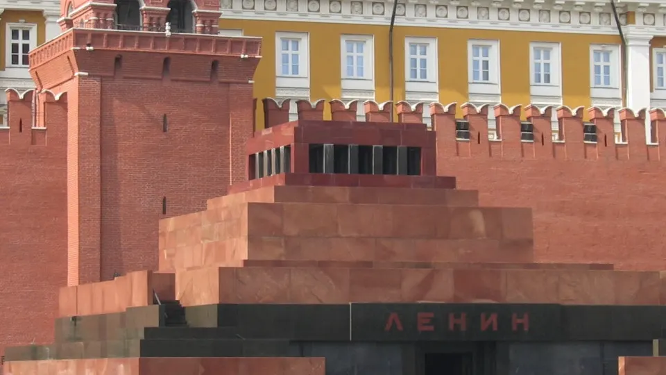 Москва усиливает защиту после массированной атаки дронов: развёртываются новые кольца ПВО, создаются мобилизационные отряды и увеличиваются выплаты резервистам.